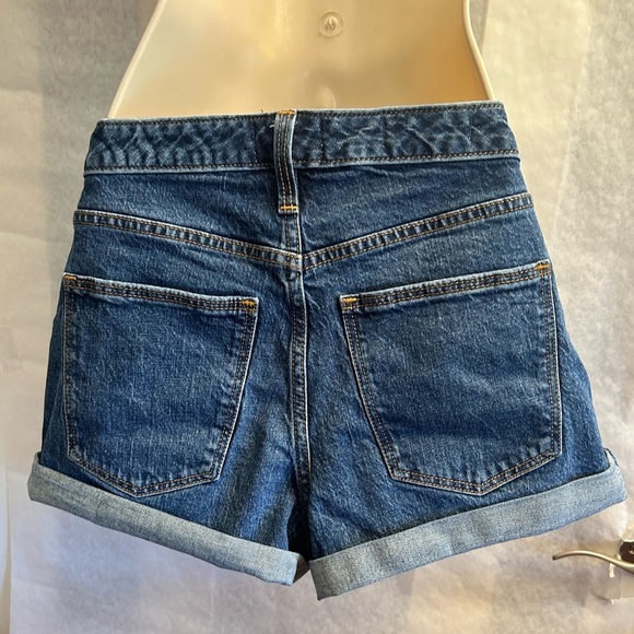 Universal Thread Blue Jean Shorts Cuffed in medium wash Sz-6/28. D11 - Picture 2 of 8